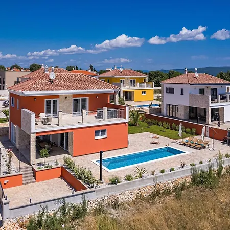 Enchanting With Pool In Krnica