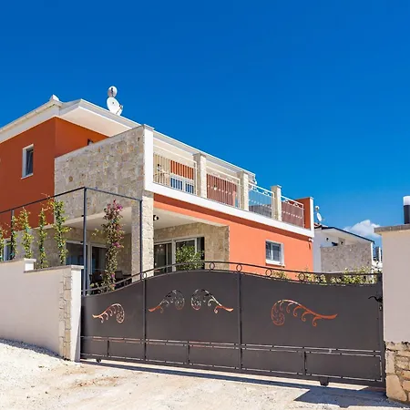 Vila Enchanting With Pool In *