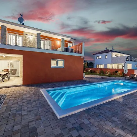 Vila Enchanting With Pool In