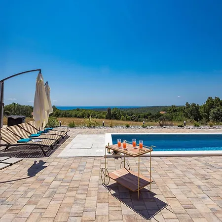 Vila Enchanting With Pool In *