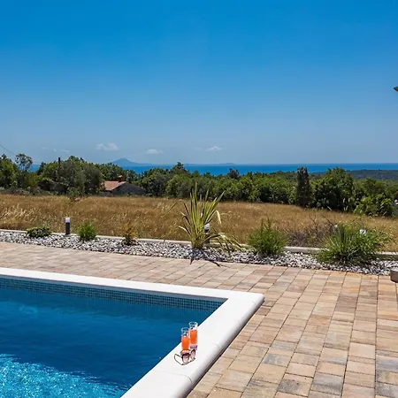 Vila Enchanting With Pool In