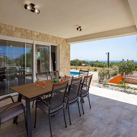 Vila Enchanting With Pool In